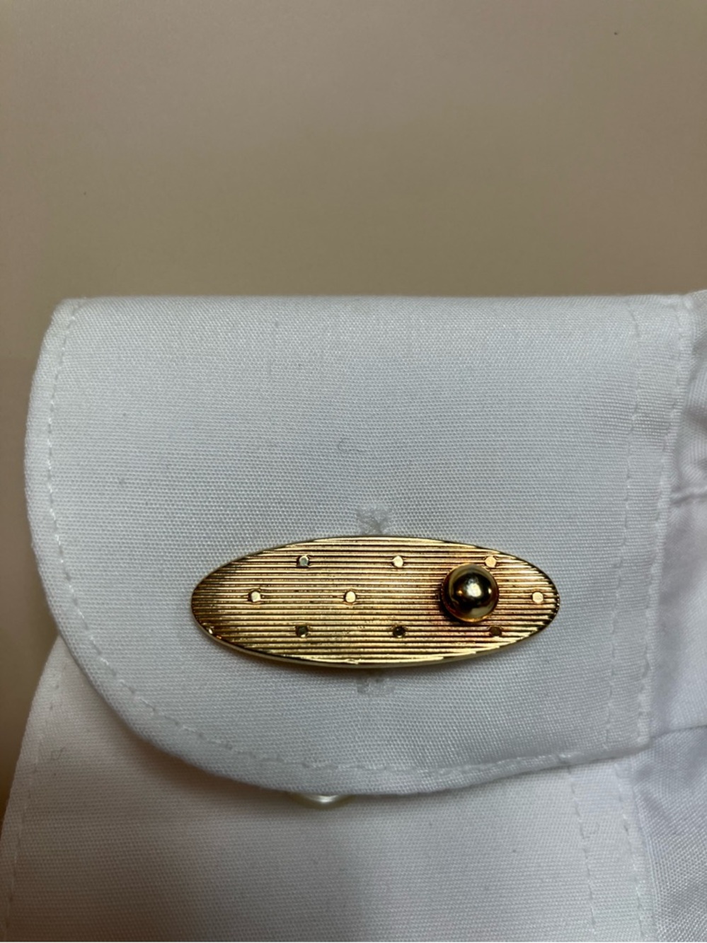 VTG retro 3+cm Gold toned Oval Textured Cufflinks with gold-toned dot accent